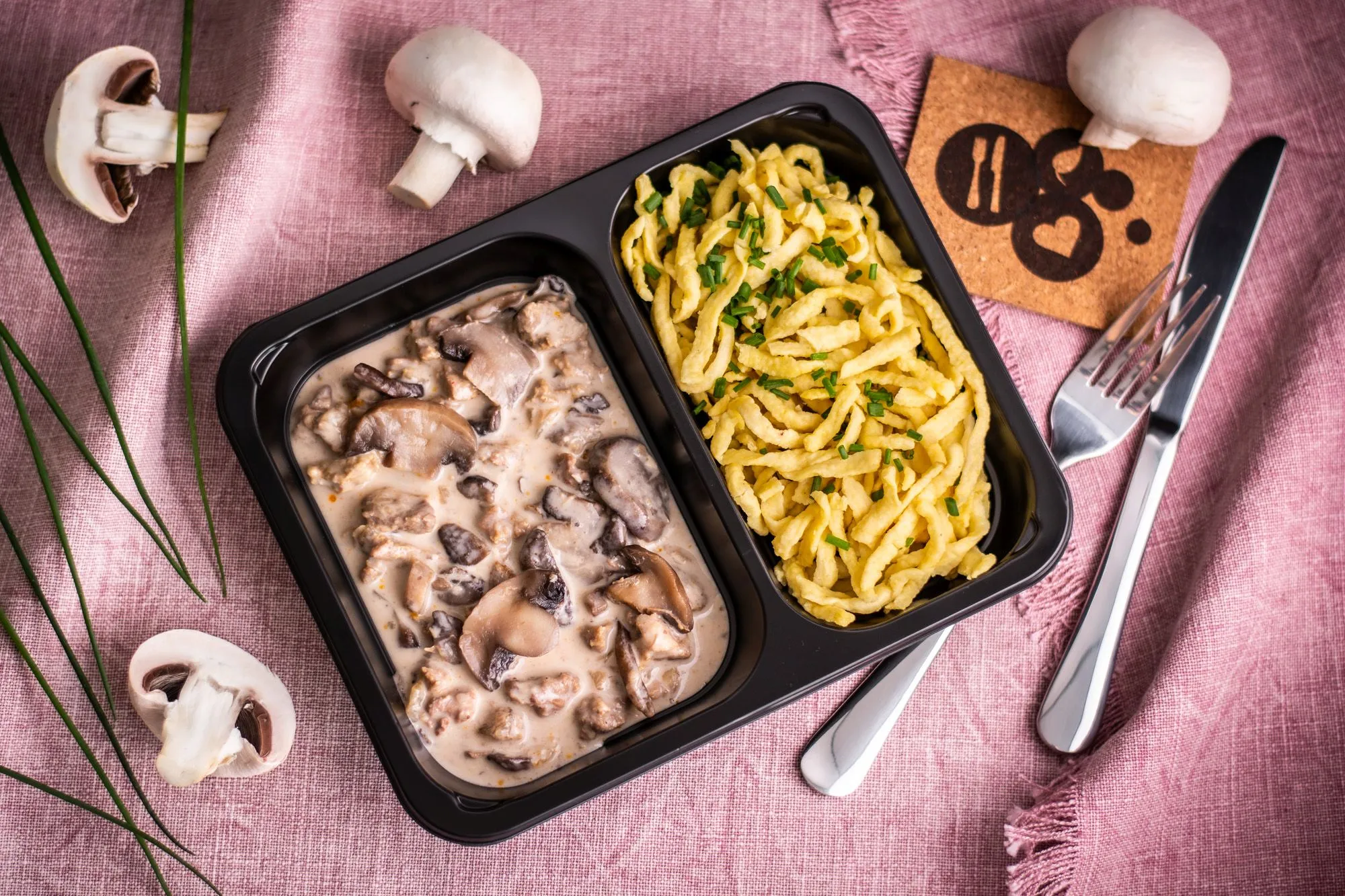 Hovězí na zůsob Stroganova, špecle